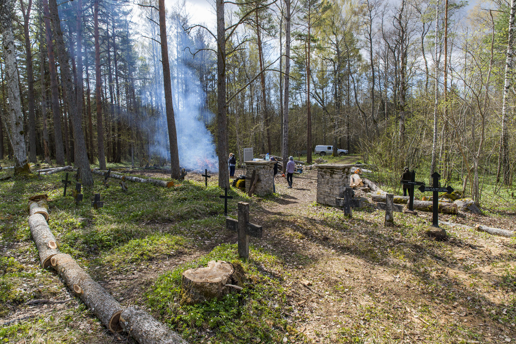 20140503-Kummistu-talgud-447.jpg - 3. mai 2014. Talgud Kummistu kalmistul. Foto Mart Mõniste