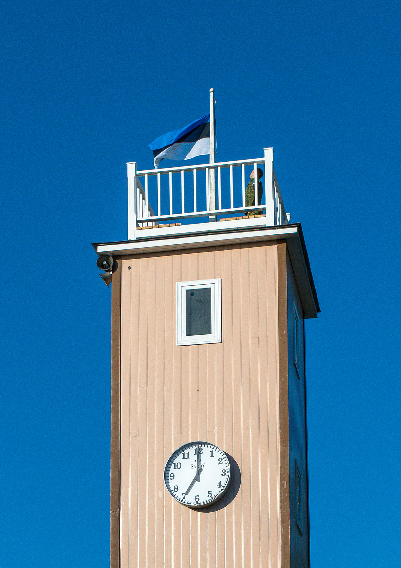 20150604-Kardla-MM.jpg - 4. juuni 2015. Lipu heiskamine Kärdla pritsimaja torni