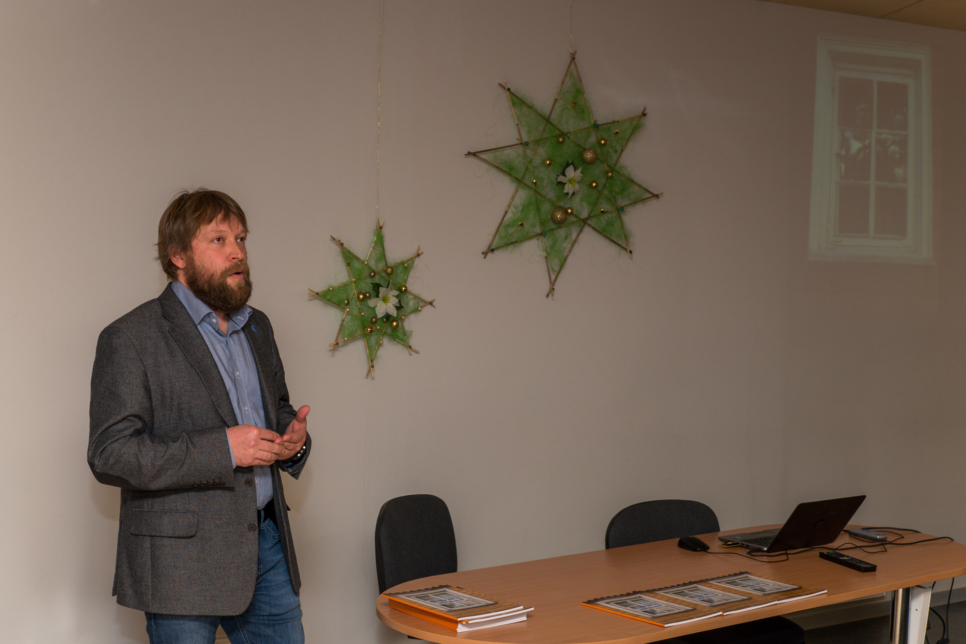 20151201-Kardla-263.jpg - 1. detsember 2015. Raamatu "Kärdla aknad" esitlus