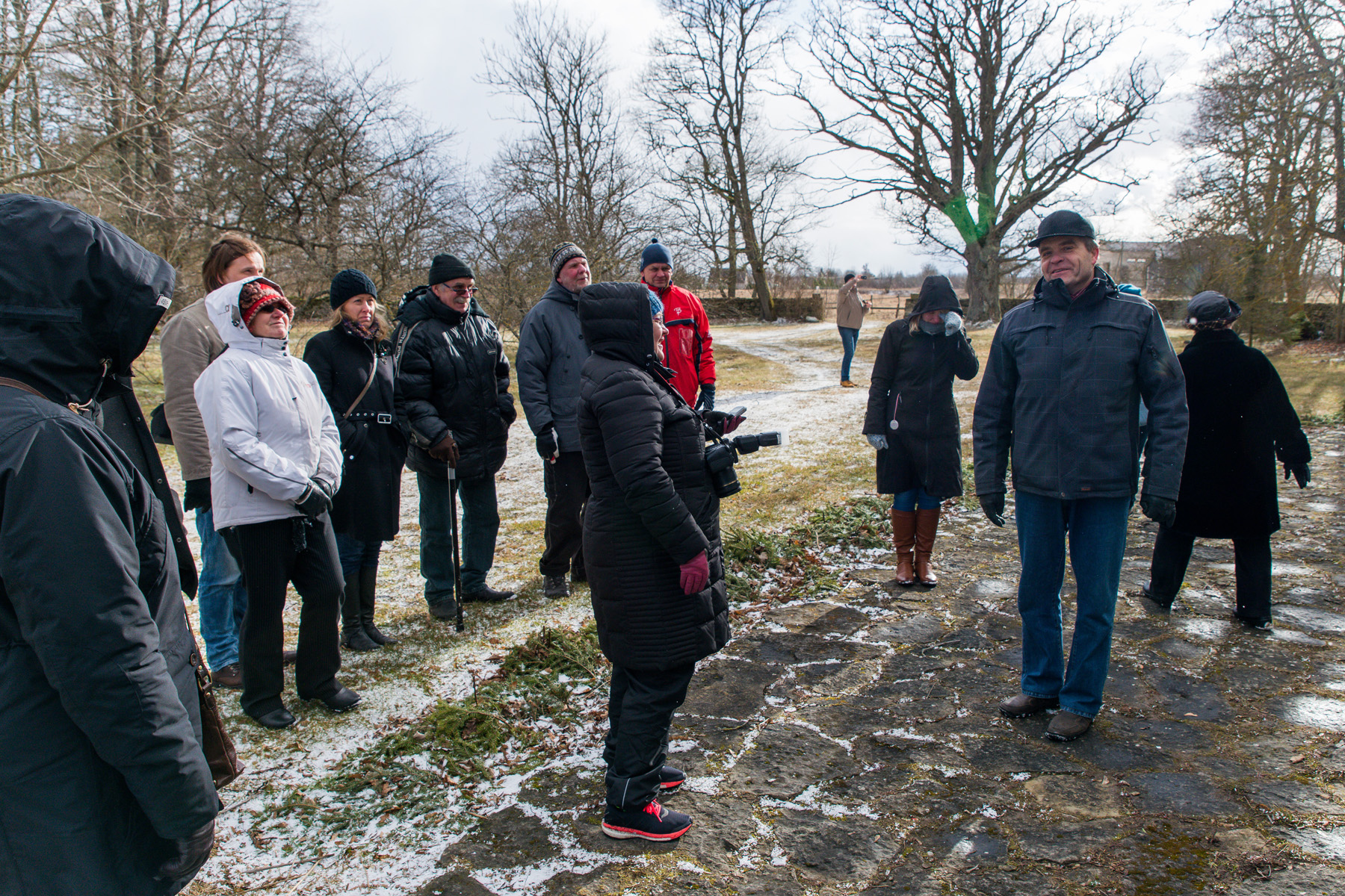 20160318-Saaremaa-160-T6lluste-m6is.jpg - 18.-20. märts 2016. Saaremaa ringreis. Tõlluste mõisa tutvustab Tõnu Sepp