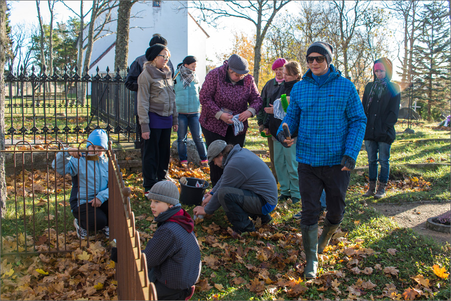 20131025-Reigi-178.jpg - 25. oktoober 2013. Talgud Reigi kalmistul. Foto Mart Mõniste