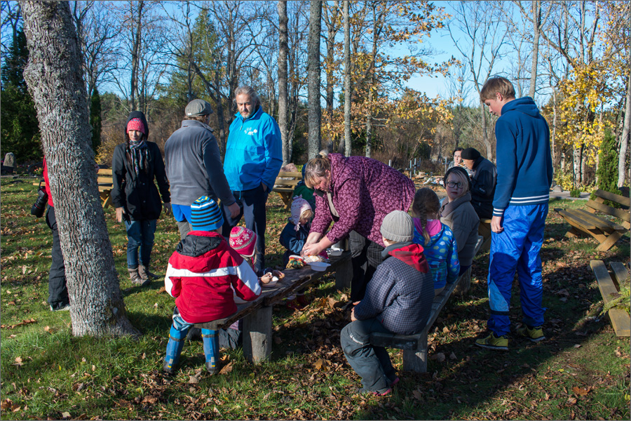 20131025-Reigi-241.jpg - 25. oktoober 2013. Talgud Reigi kalmistul. Foto Mart Mõniste